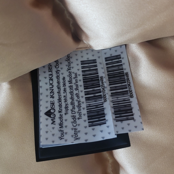 Moose Knuckles Women's Scarlet Parka - Picture 6 of 9